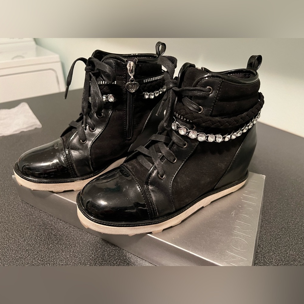 Like new! Stuart Weitzman bootie big girl